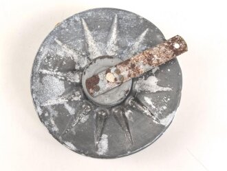 "Evola Duftspender" aus Luftschutz Gasmaskenfilter, Nachkriegsfertigung "Schwerter zu Pflugscharen"