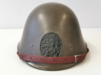 Niederlande, Stahlhelm 2.Weltkrieg. Nach dem Krieg neu...