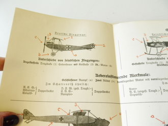 Abbildungen deutscher und feindlicher Flugzeuge , handschriftlich datiert 1916. 41 Seiten plus Anlage