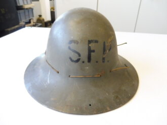 England 2. Weltkrieg, Luftschutz/ Zivilschutz Stahlhelm, Innenfutter datiert 1941. Originallack