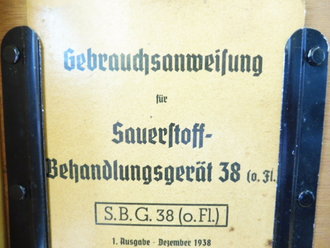 Sauerstoff Behandlungsgerät 38, Kasten überlackiert, die Schläuche fehlen, sonst gut. Funktion nicht geprüft