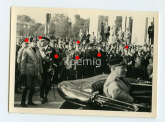 8 Fotos Hitler und  Mussolini Staatsbesuch. Format jeweils ca 8,5 x 6cm, Agfa Brovira