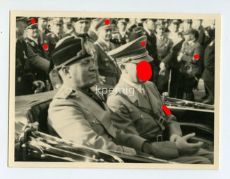 Foto Adolf Hitler und Mussolini im offenen Fahrzeug, Format 11,5 x 8,5cm