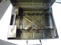 Transportkasten für 15 Stielhandgranaten M24 Originallack. Mit dem seltenen Einsatz ( dieser mit Wachs konserviert ) , der Brennzünderdose sowie dem Sprengkapselbehälter.