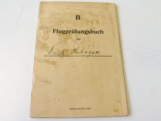 Ritterkreuzträger Major Erich Hohagen, Staffelkapitän JG51 Me 109. Persönliches Flugprüfungsbuch, Versetzungsgesuch mit eigenhändiger Unterschrift sowie diverse Originalfotos.