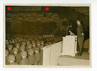 Pressefoto Ritterkreuzträger der Luftwaffe Major Hermann Graf. Maße 13 x 18cm