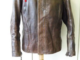 Luftwaffe, braune Lederjacke für Jagdflieger ( sogenannte Reichsverteidigungsjacke ). Getragenes Stück in gutem Zustand, die Heizanschlüsse entfernt, Armlänge 59 cm, Schulterbreite 49 cm