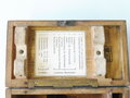 Laternen Zubehörkasten aus Holz, das Inhaltsverzeichniss sowie das Halteband für die Kerzen neuzeitlich ergänzt. Originallack