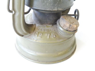 Laterne Feuerhand Nr. 75 Atom , Höhe ohne Griff 16cm, feldgrauer Originallack, ungereinigtes Stück