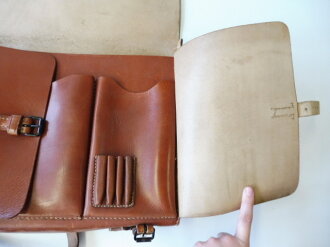 Meldetasche für Berittene datiert 1942. ( Für das klappbare Kartenbrett usw. )