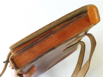 Meldetasche für Berittene datiert 1942. ( Für das klappbare Kartenbrett usw. )