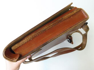 Meldetasche für Berittene datiert 1942. ( Für das klappbare Kartenbrett usw. )