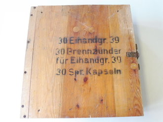 Transportkasten für " 30 Eihandgranaten 39" mit Packzettel von 1945 und dem extrem seltenen Einsatz.