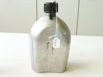 Österreich Nachkrieg, Feldflasche  M57. Flasche und Trinkbecher U.S. 1944/45. Gebrauchtes,  farbfrisches Stück, Grösse Medium