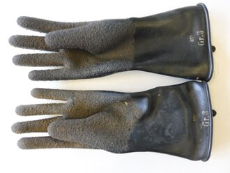 Paar Handschuhe zum schweren Gasschutzanzug der Wehrmacht datiert 1944