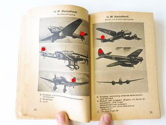 Deutsche, Italienische, Britisch-Amerikanische und Sowjetische Kriegsflugzeuge, 166 Seiten, datiert 1942. Kleinformatig