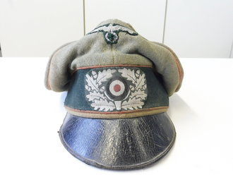 Artillerie, Schirmmütze alter Art. Getragenes Stück, der...