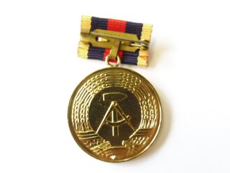 DDR Feuerwehr Medaille für treue Dienste in der freiwilligen Feuerwehr in Gold