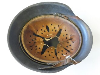 Luftwaffe, Stahlhelm M42, original zusammengehöriges Stück, in allen Teilen original