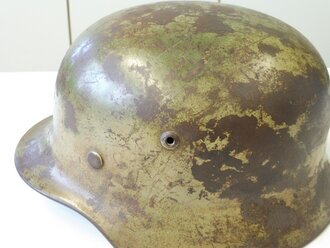 Heer, Stahlhelm M35 Hersteller Quist, Glockengrösse 68. Originale Tarnlackierung, stärker getragenes Stück