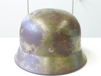 Heer, Stahlhelm M35 Hersteller Quist, Glockengrösse 68. Originale Tarnlackierung, stärker getragenes Stück