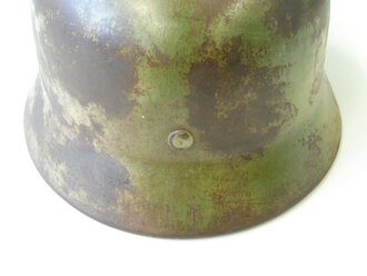Heer, Stahlhelm M35 Hersteller Quist, Glockengrösse 68. Originale Tarnlackierung, stärker getragenes Stück