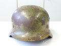 Heer, Stahlhelm M35 Hersteller Quist, Glockengrösse 68. Originale Tarnlackierung, stärker getragenes Stück