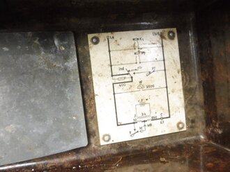 Feldfernsprecher 33, innen z.T. sandfarbener Originallack, Funktion nicht geprüft, ungereingtes Stück
