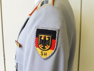 Bundeswehr, Dienstjacke Heer für einen Feldjäger, Schulterbreite 48 cm, Armlänge 61 cm