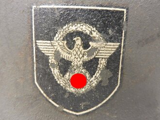 Stahlhelm M40 Polizei mit beiden Abzeichen. Zusammengehöriges Stück, in allen Teilen Original