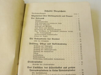 Feld Anweisung zum " Heeres Sauerstoff Schutzgerät" datiert 1917. Reich bebildert, 84 Seiten