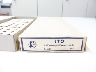 1 Pappe mit 72 Preßpappeknöpfen 15 mm  aus der...