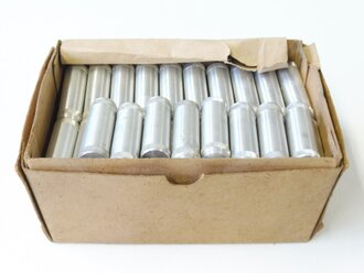 Benzinfeuerzeug Aluminium Höhe 55mm. Ungebrauchtes Stück aus der originalen Umverpackung. Ein ( 1 )Stück mit Lagerspuren