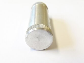 Benzinfeuerzeug Aluminium Höhe 55mm. Ungebrauchtes Stück aus der originalen Umverpackung. Ein ( 1 )Stück mit Lagerspuren