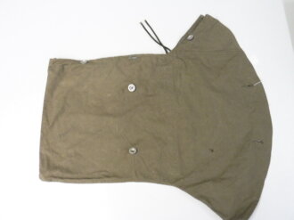 Bundeswehr, Zeltbahn mit drei Stangegmenten und drei Häringen. Ausführung ab Anfang der 70iger Jahre