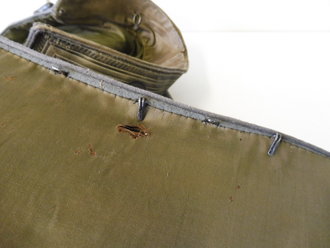 Feldgraue Husaren Attila eines Militärmusikers des 3. sächsischen Husaren Regiments Nr. 20 . Eigentumstück in leicht getragenem Zustand, alle Effekten original vernäht.