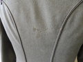 Feldgraue Husaren Attila eines Militärmusikers des 3. sächsischen Husaren Regiments Nr. 20 . Eigentumstück in leicht getragenem Zustand, alle Effekten original vernäht.