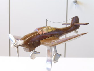 Flugzeugmodell auf Holzsockel, sehr gute Ausführung,...