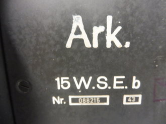 15 Watt Sender Empfänger b datiert 1943. Originallack,mit Deckel. Funktion nicht geprüft