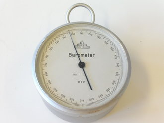 Barometer Wehrmacht datiert 1939 im Transportkasten. Hersteller Fuess. Das Gerät hat die gleiche Grösse und machart wie der Höhenmesser, daher gehe ich von einer verwendung bei der Gebirgstruppe aus