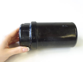 Gasmaskenmikrofon für S.- und Volksgasmaske im Preßstoffbehälter. Funktion nicht geprüft