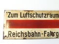 Emailschild " Zum Luftschutzraum für Reichsbahn Fahrgäste " 60 x 21cm, leuchtet im Dunkeln