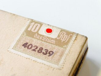 Pack "Liebes Reigen " Zigaretten, leer , Steuerbanderole mit Hakenkreuz