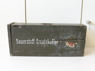 Sauerstoff Ersatzkoffer datiert 1937, alles original lackiert. Verschluss läst sich nur sehr schwer schieben