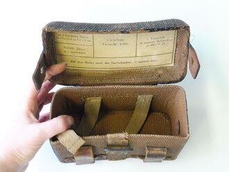 1. Weltkrieg, Paar Koppeltaschen für Sanitäter , seltene Ausführung in Ersatzmaterial datiert 1917