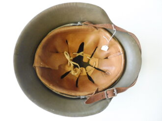 Norwegen, Stahlhelm Heer mit beiden Abzeichen. Es handelt sich hier um einen Deutschen Stahlhelm M42 der von den Norwegischen Streitkräften weiterverwendet wurde