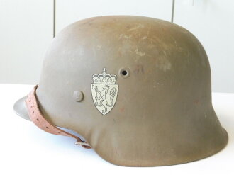 Norwegen, Stahlhelm Heer mit beiden Abzeichen. Es handelt...