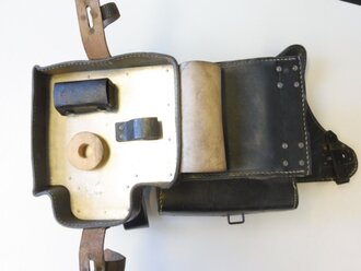 Scherenfernrohrbehälter für Berittene Wehrmacht. Ersatzmaterial, datiert 1943. Seltenes Stück in gutem Zustand