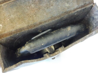 Stellschlüssel für Zeitzünder S/30 (Standartzünder der Flak bei den Kalibern 8,8 cm, 10,5 cm und 12,8 cm) in Tasche. Der seltene Schlüssel in gutem Zustand