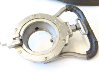 Stellschlüssel für Zeitzünder S/30 (Standartzünder der Flak bei den Kalibern 8,8 cm, 10,5 cm und 12,8 cm) in Tasche. Der seltene Schlüssel in gutem Zustand